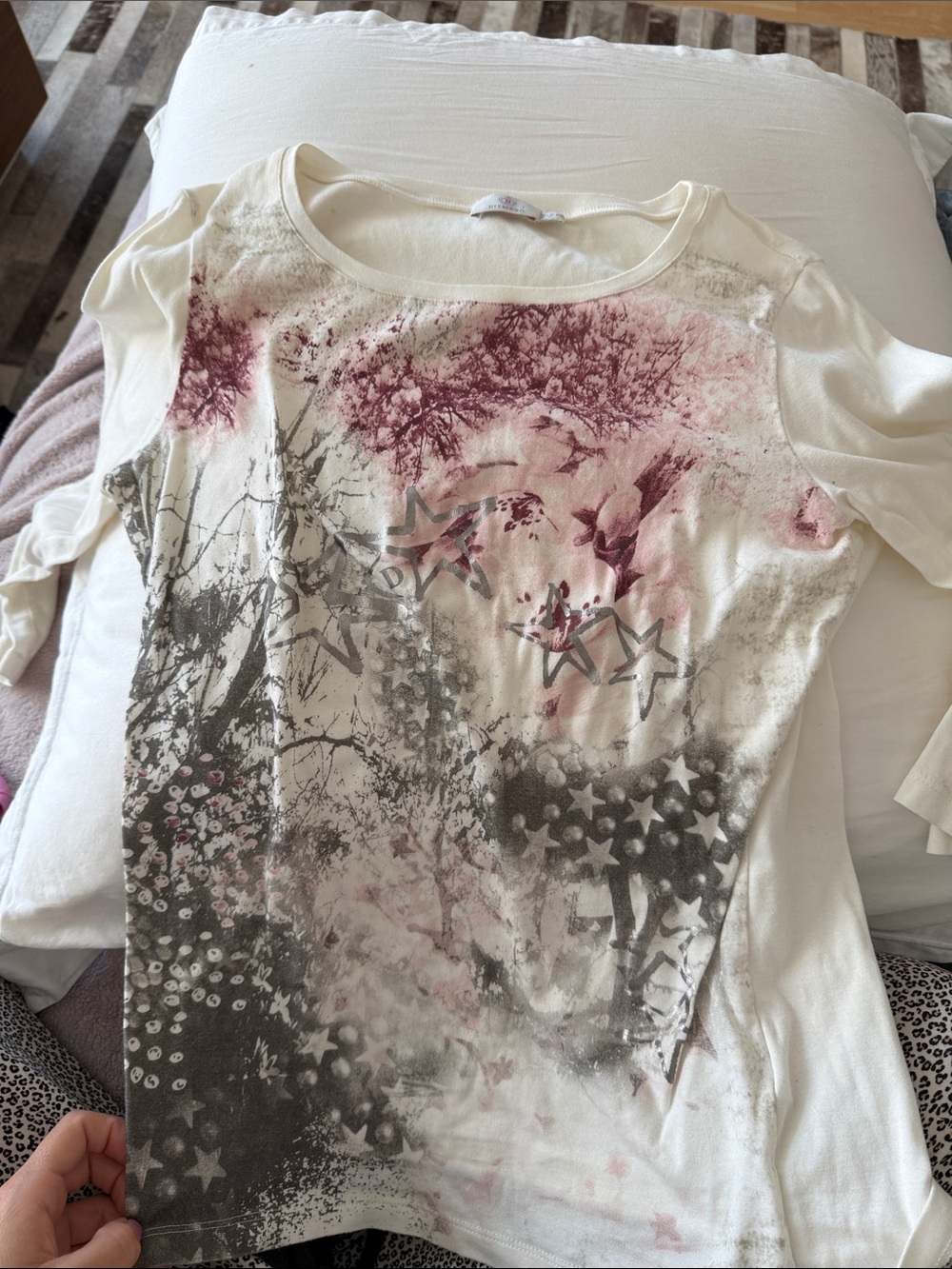 Dismero MADE IN ITALY Long-Sleeve Graphic Tee with Pink and Gray Star Print